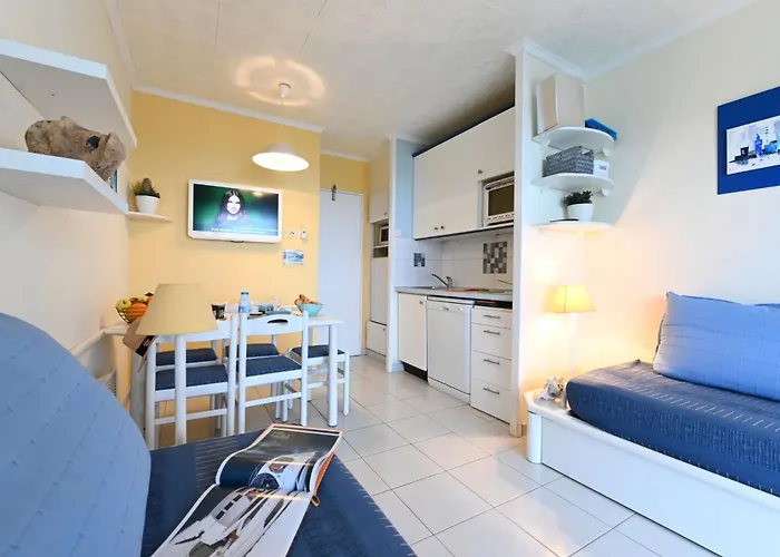 Апартаменты Le Village - C4221 By Interhome Сен-Рафаэль